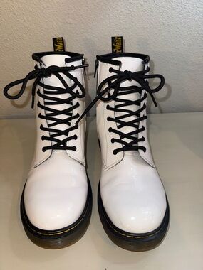 Dr. Martens White Lace-Up Combat Boots with Side Zippers & Black Accents 7L(6M)